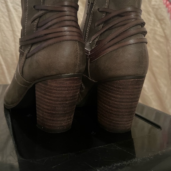 Booties. - Picture 7 of 12